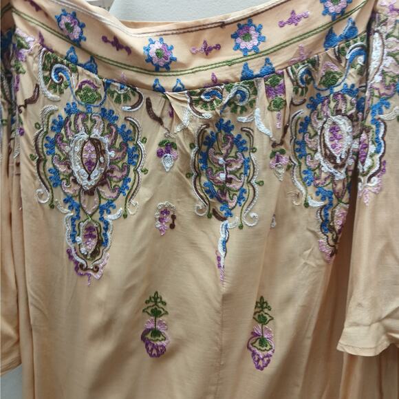 Democracy Embroidered Off the Shoulder Boho Peasant Blouse TanSize Large NWT - Picture 9 of 12